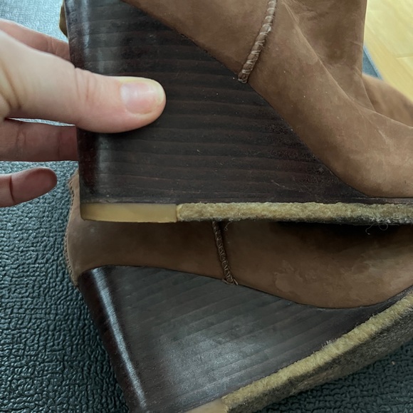 UGG platform Boot -Size 6 -Fur Lining - Picture 3 of 7